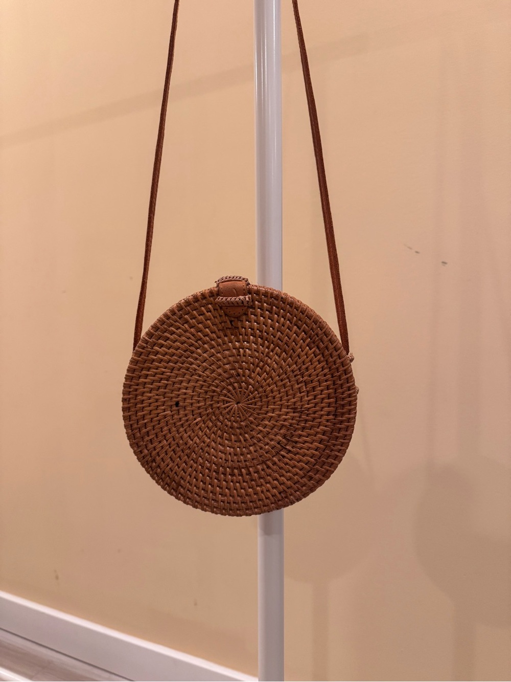 Round Woven Rattan Crossbody Bag in Brown
